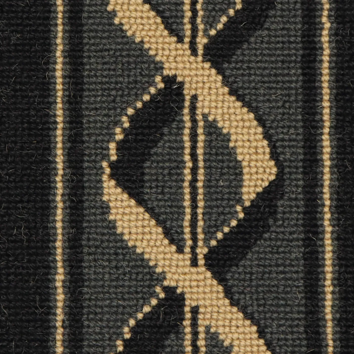 Queen Ribbon Border Eclipse