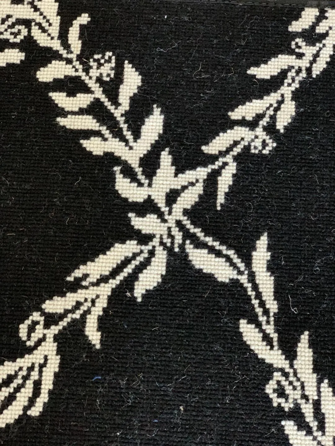 Leaf Trellis Black/White